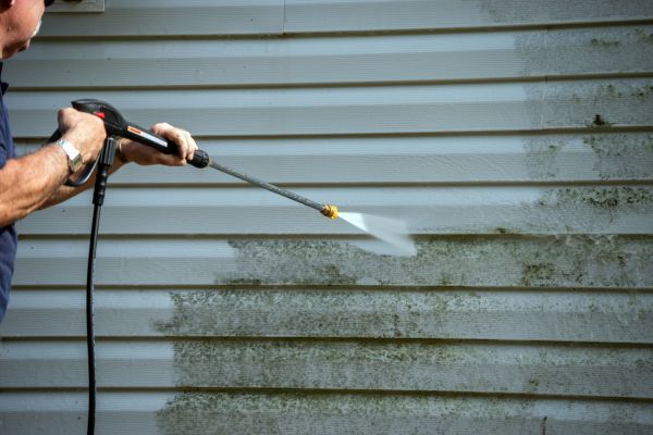 Cost of Vinyl Siding Power Washing in Bradenton