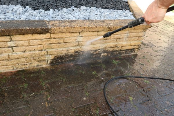 Retaining Wall Power Washing in Bradenton