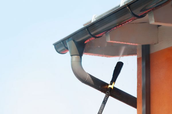 Eaves Power Washing in Bradenton